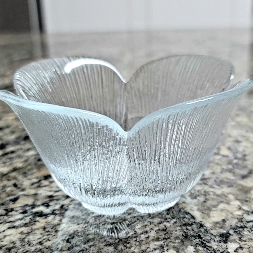 EUC beautiful little glass bowl